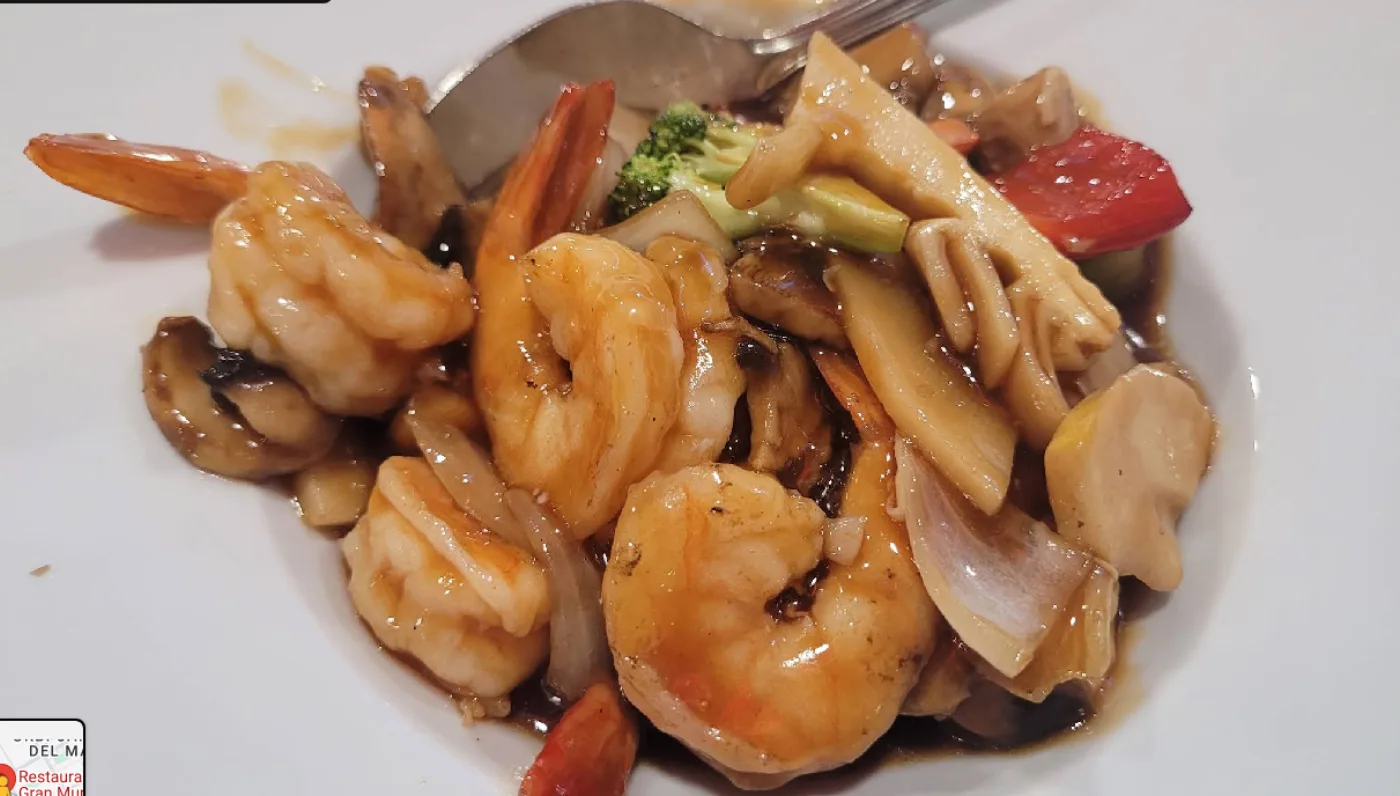 Gambas salteadas con setas — Gran Muralla, Torrevieja
