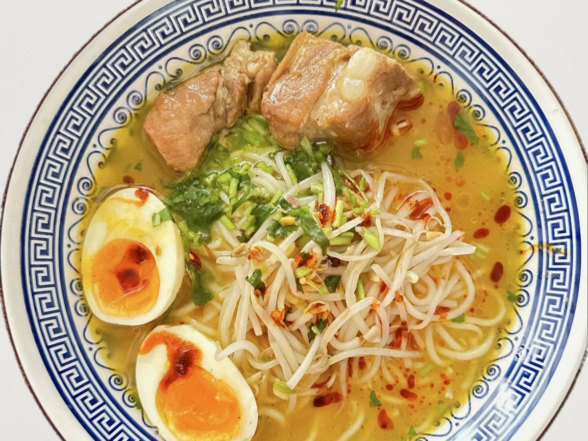 Ramen con costilla y huevo — LÀ MÈIzi, Alicante