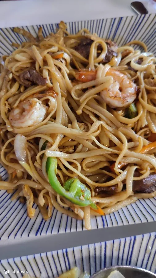 Tallarines con langostinos — Restaurante Chino Mandarín