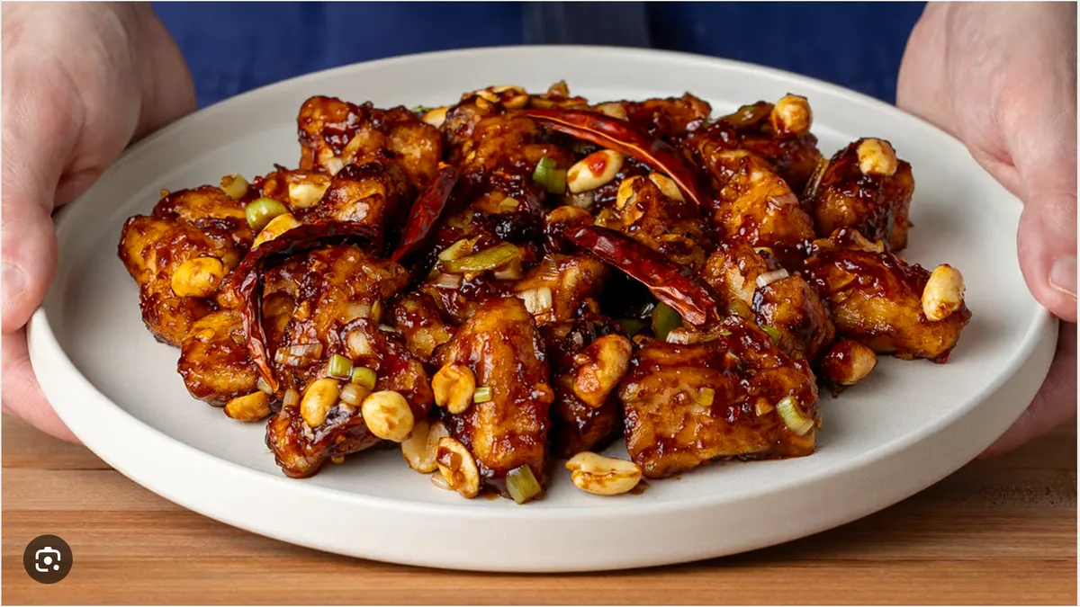 Pollo Kung Pao con cacahuetes y guindilla