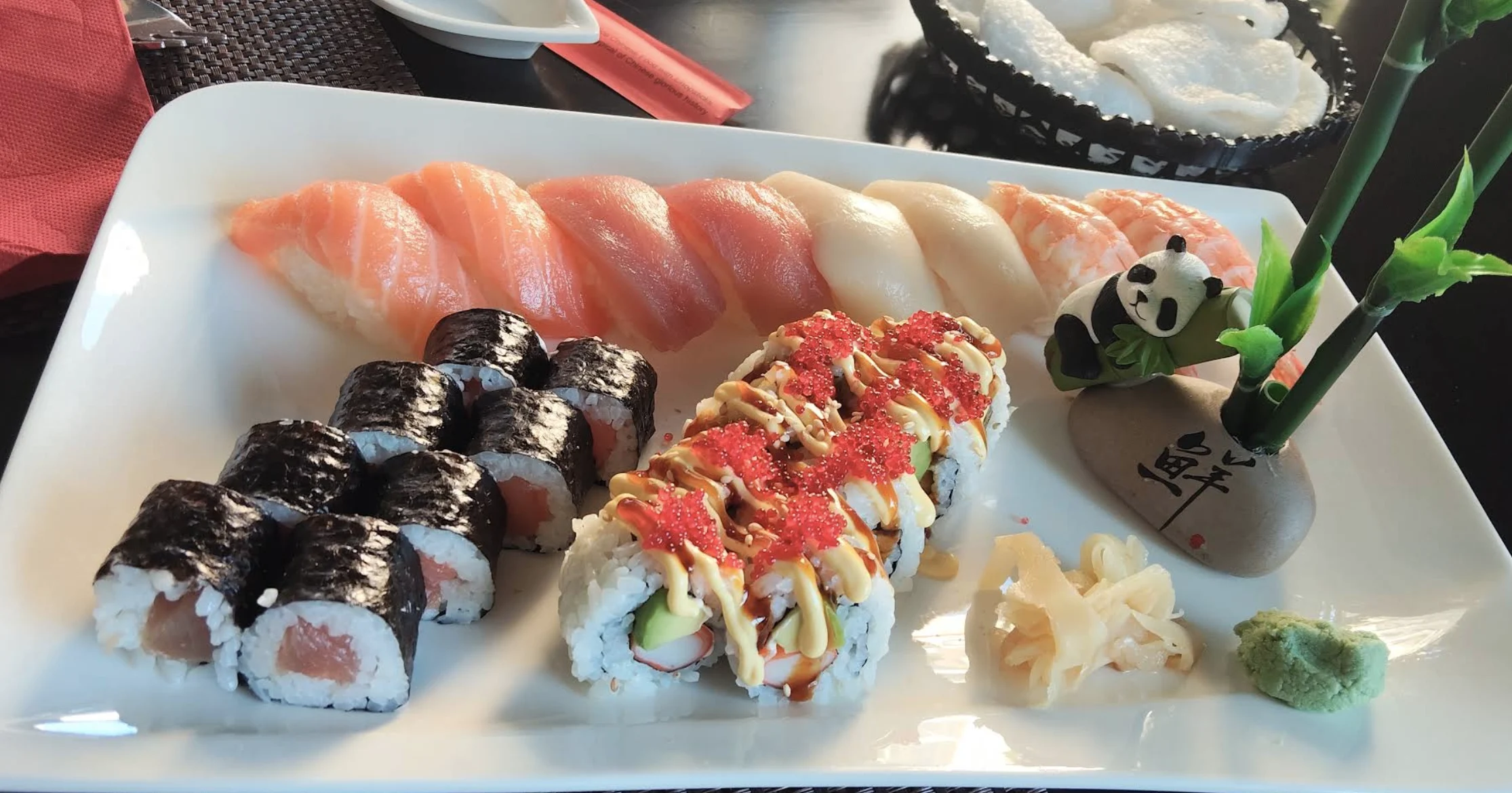 Nigiri, maki y uramaki servidos en Panda Sushi