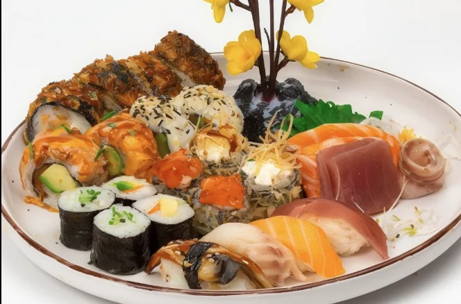 Plato de sushi con salmón y arroz en Yami